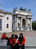 MILANO SI TINGE DI ARANCIONE